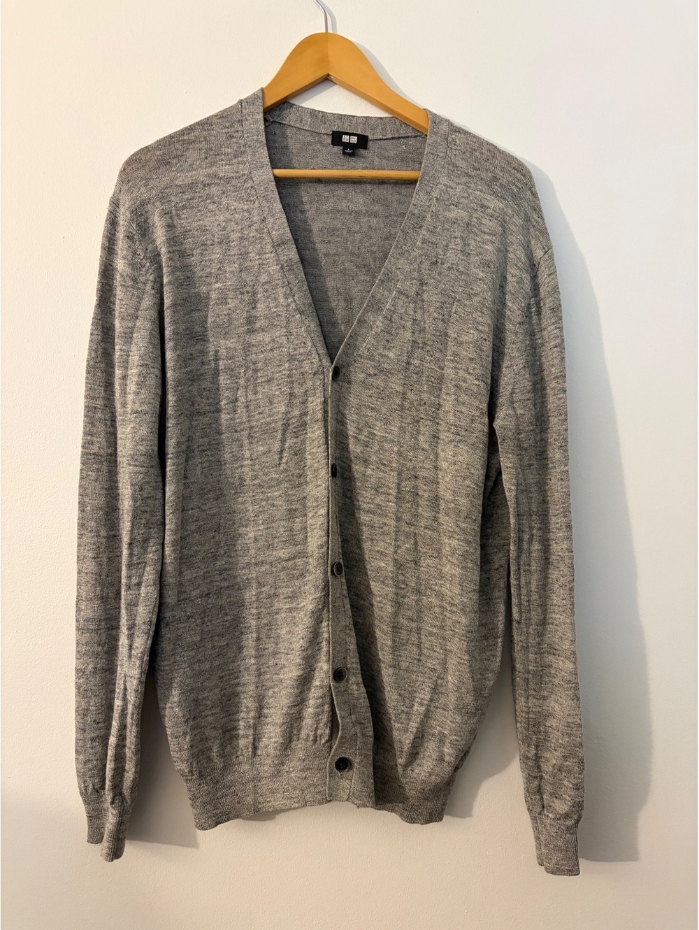 UniQLO Men’s V-neck Gray Cardigan Size L